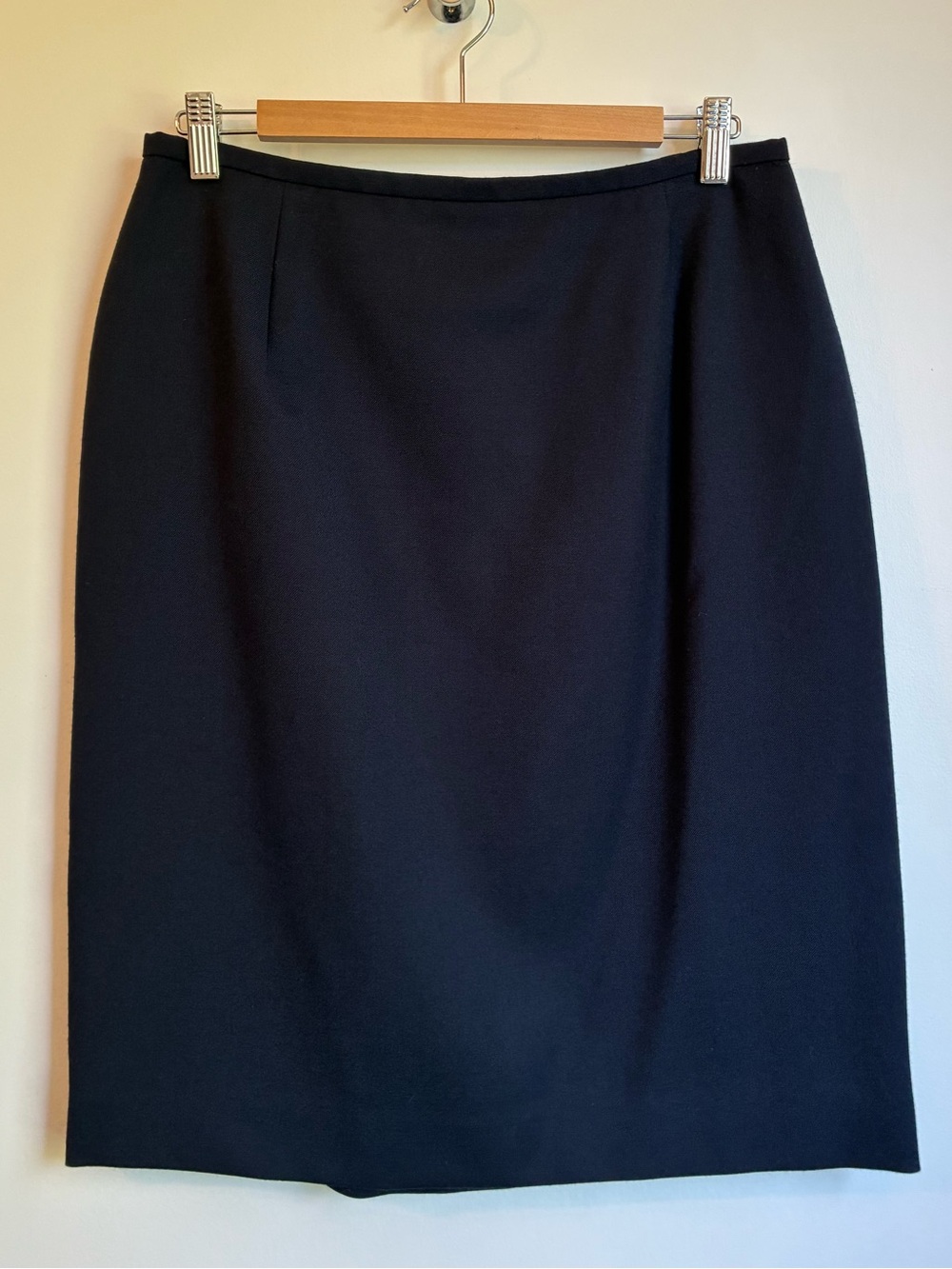 Jones Wear Navy Blue 100% Pure Virgin Wool Lined Pencil Skirt.